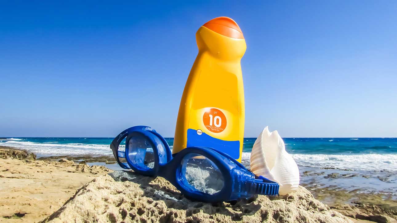 Sunscreen. Are they necessary or harmful? 2 natural recipes.